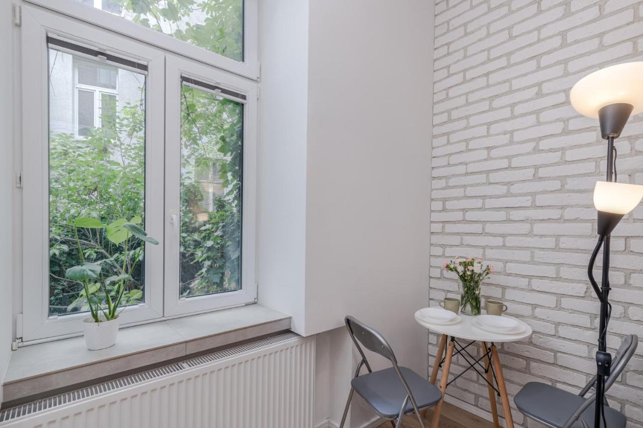 Parkside Fresh Apartments - Old Town Guesthouse - By Upstairs كراكوفيا المظهر الخارجي الصورة