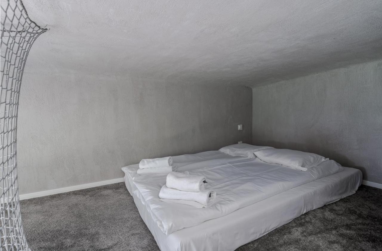 Parkside Fresh Apartments - Old Town Guesthouse - By Upstairs كراكوفيا المظهر الخارجي الصورة