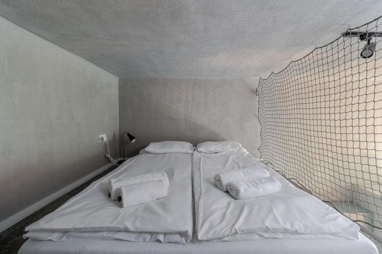 Parkside Fresh Apartments - Old Town Guesthouse - By Upstairs كراكوفيا المظهر الخارجي الصورة